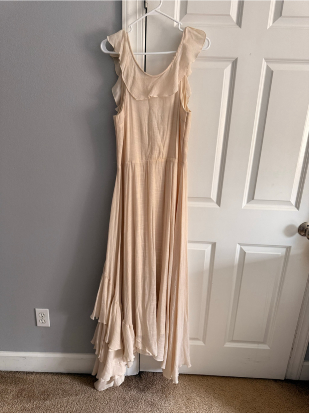 Women's Mia Joy Maxi Dress Size M Beige Ruffled Hem View 2